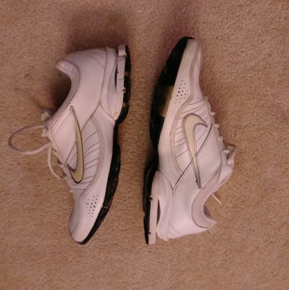 Nike shoes - Picture 1 of 1